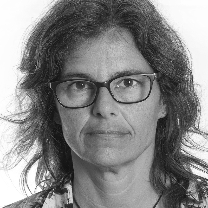 Assunto: Luciana Whitaker - retrato em estudio com fundo branco

Local: Rio de Janeiro - RJ
  Data: 12/2019
  Autor: Chico Ferreira